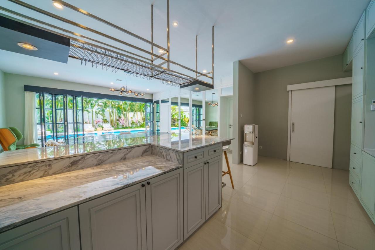 Villa Okenada - Modern 5-Bedroom Pool Villa In Berawa! Canggu Kültér fotó