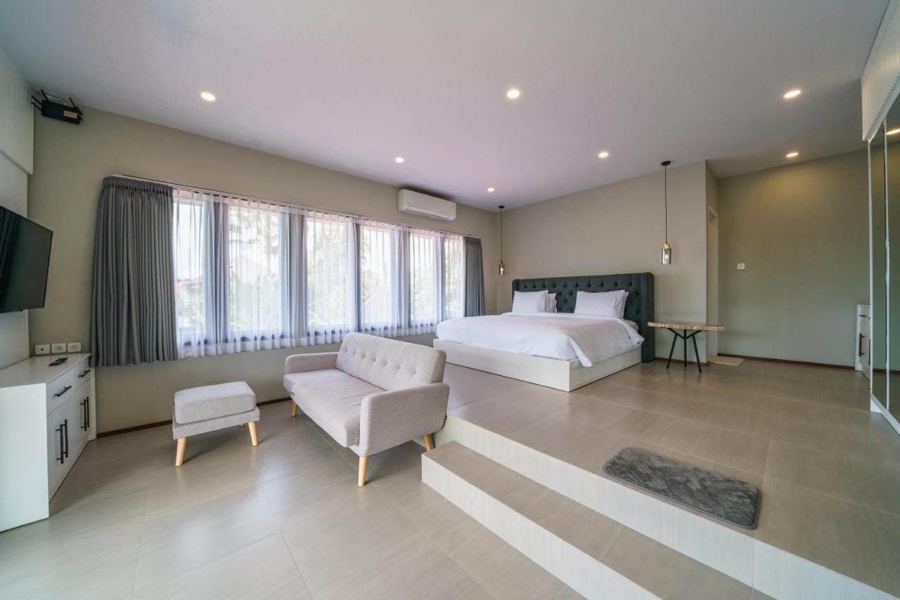 Villa Okenada - Modern 5-Bedroom Pool Villa In Berawa! Canggu Kültér fotó