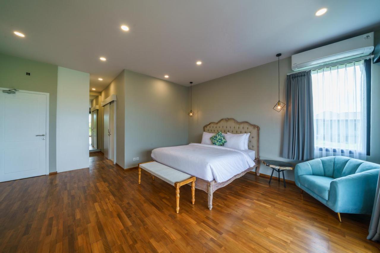 Villa Okenada - Modern 5-Bedroom Pool Villa In Berawa! Canggu Kültér fotó