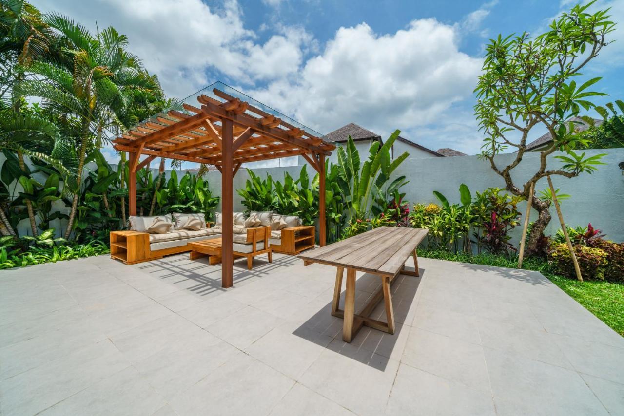 Villa Okenada - Modern 5-Bedroom Pool Villa In Berawa! Canggu Kültér fotó